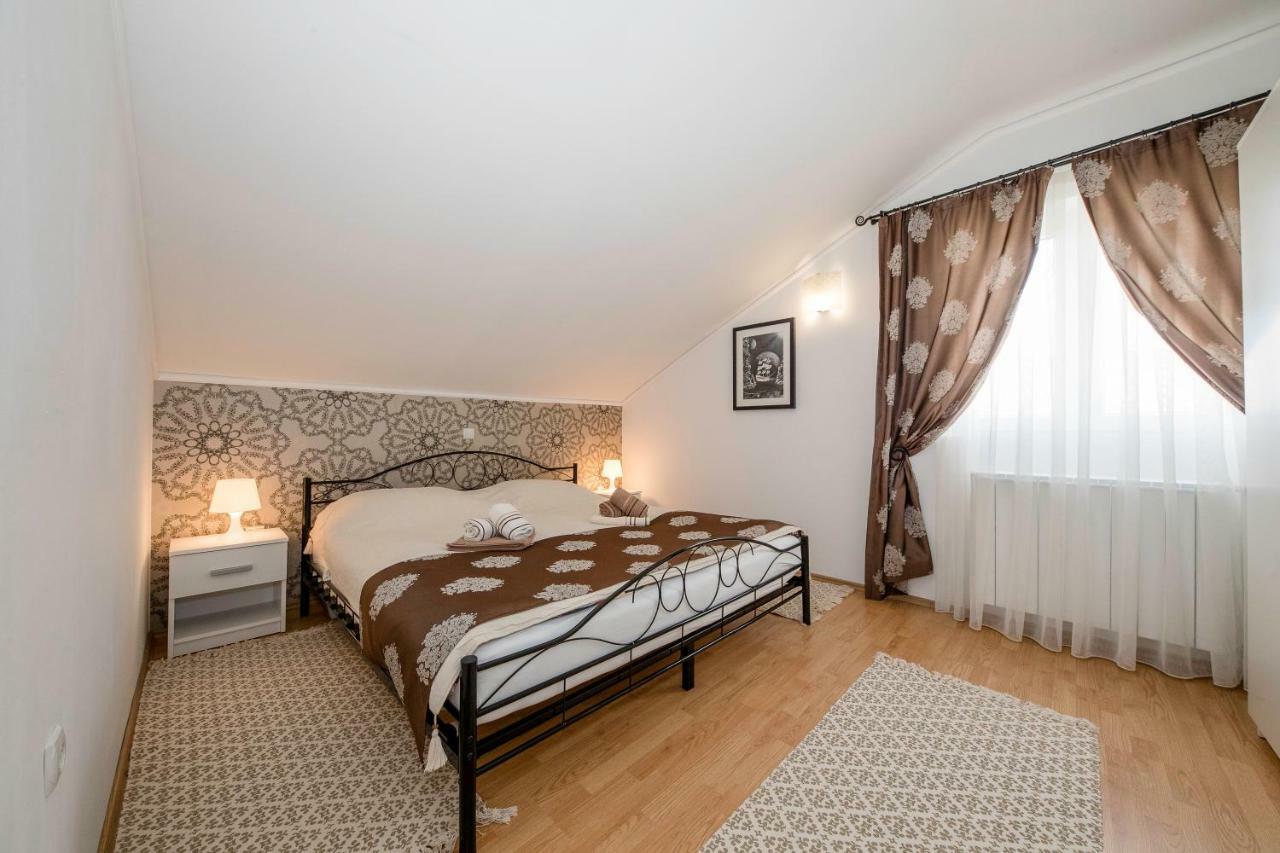 Apartmani Godinić Palit Exterior foto