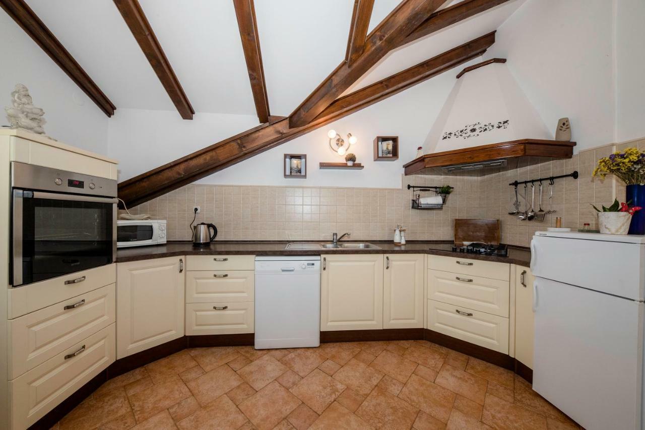 Apartmani Godinić Palit Exterior foto