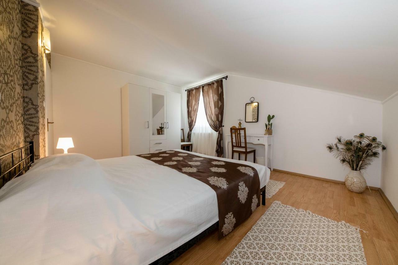 Apartmani Godinić Palit Exterior foto